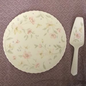 Cake plate with server spoon.